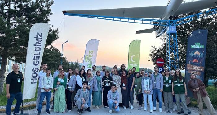 Eskişehir'de Yeşilay gönüllüleri Kamp Lideri Yetiştirme Programı'na katıldı