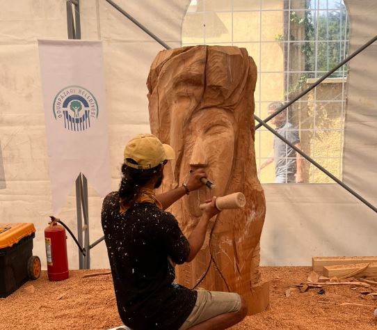 Eskişehir'deki festivalde ahşap heykeller hayat buldu