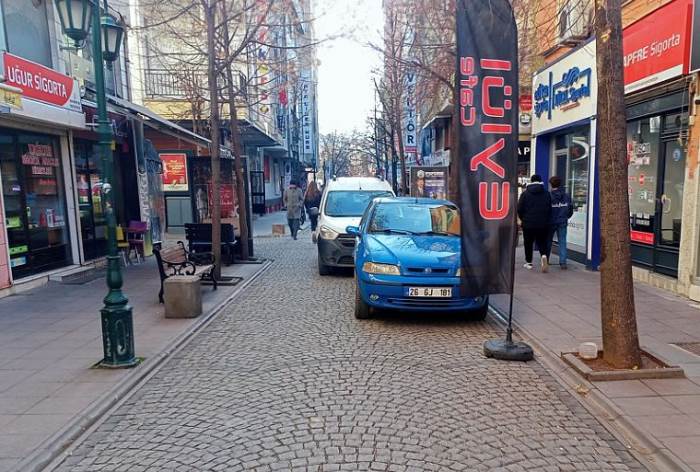 Eskişehir'deki kural ihlali yayaları zorluyor!