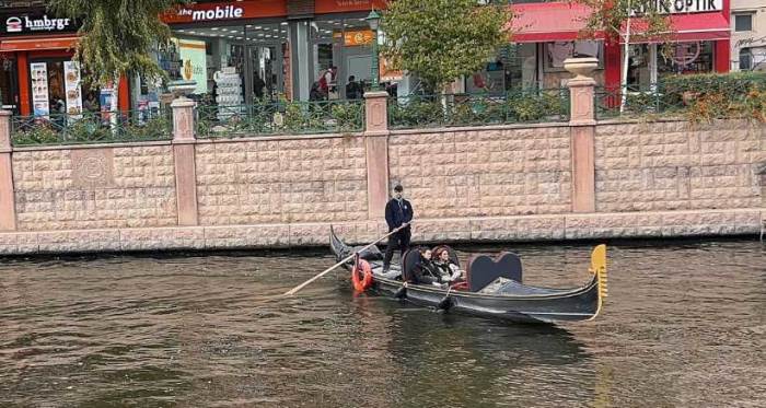 Eskişehir'e gelen turistleri soğuk bile durdurmadı!