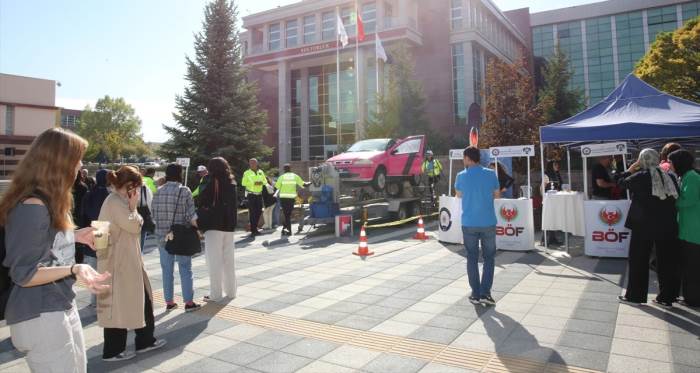 Eskişehir Emniyet Müdürlüğü ESOGÜ'de öğrencileri bilgilendirdi