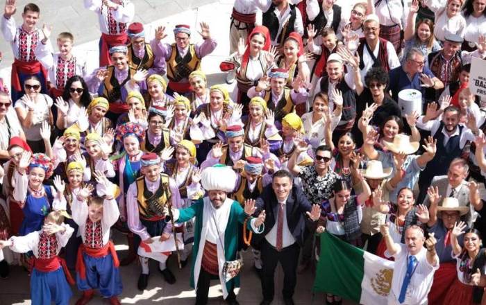 Eskişehir'in büyük festivaline yabancı dansçılar da katıldı!