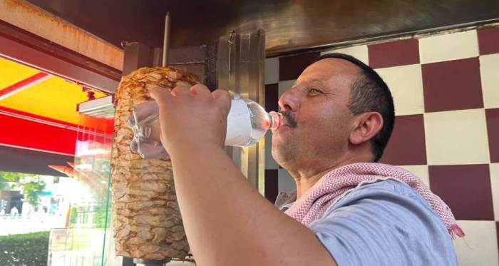 Eskişehir'in en sıcak gününde ateş başında ekmek savaşı