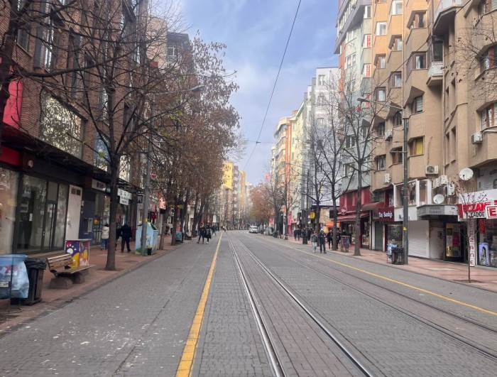 Eskişehir'in gözde caddesi sessizliğe büründü...