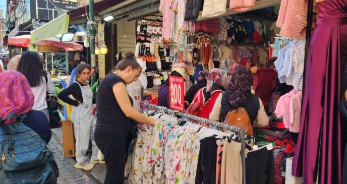 Eskişehir'in mağazalarındaki indirimler vatandaşları cezbediyor!