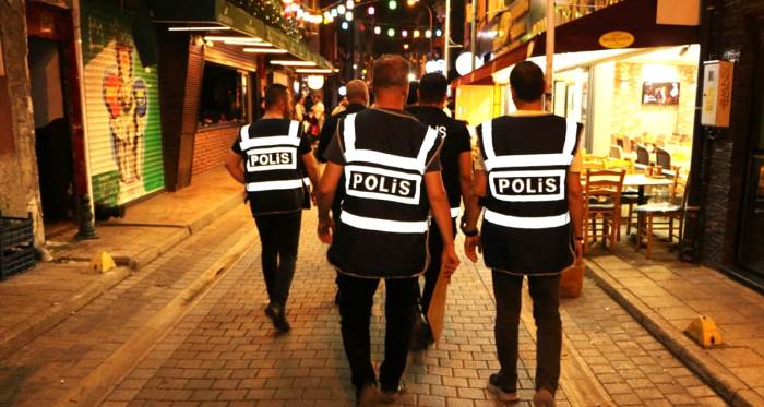 Eskişehir'in o mahallesine polis baskını: Binlerce kişiye tek tek...