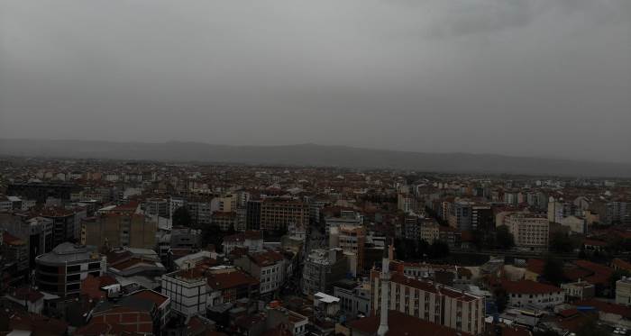Eskişehir'in üstüne çöktü: Havanın değişimi böyle görüntülendi!