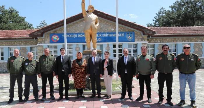 Eskişehir'in valisi Aksoy’dan THK Havacılık Eğitim Merkezi ziyareti