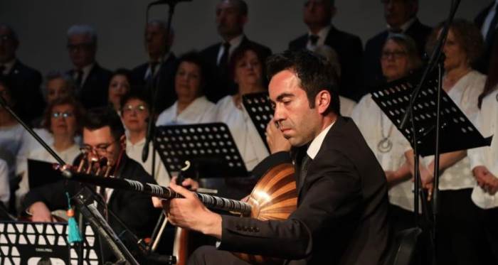 Eskişehir Odunpazarı Belediyesi Türk Müziği Korosu dinleyenleri mest etti