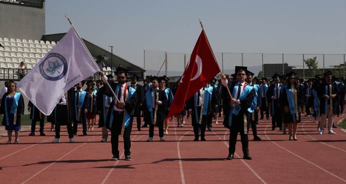 Eskişehir Osmangazi Üniversitesi Tıp Fakültesinde mezuniyet heyecanı