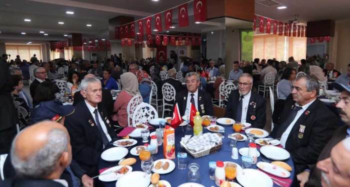 Eskişehir Valiliği'nden gazilere yemek programı