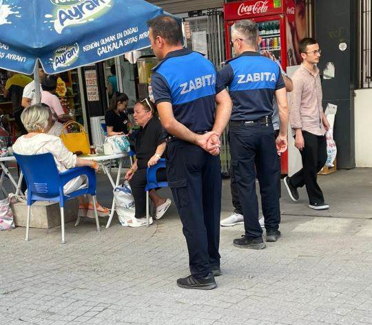 Eskişehir zabıta ekipleri yayaların yanında