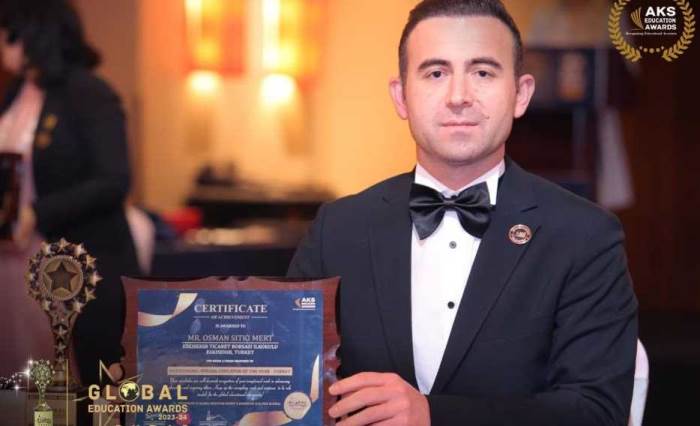 Eskişehirli öğretmen Dubai’de ödülünü aldı