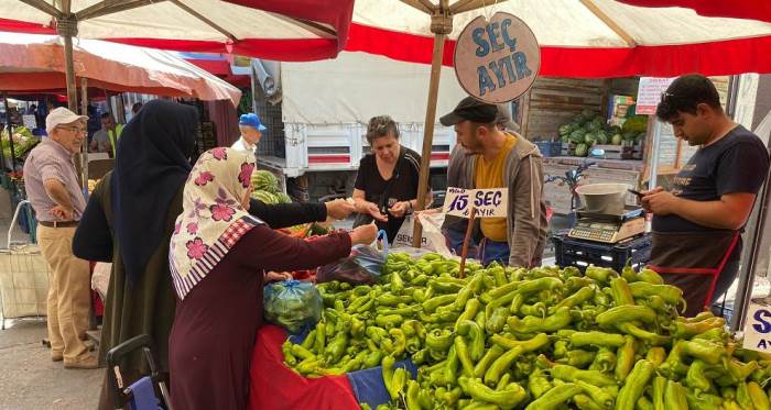 Eskişehirliler pazarda ucuz ürün avında: İşte fiyatlar...