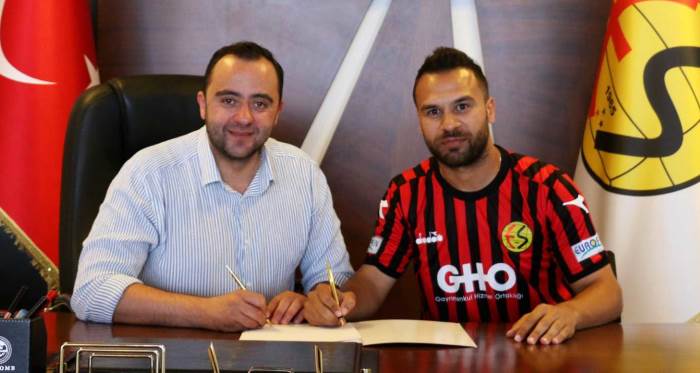 Eskişehirspor’da bir transfer daha imzayı attı