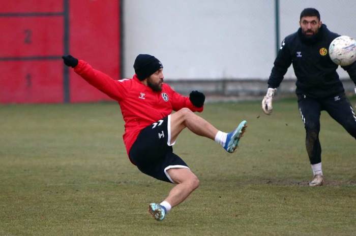 Eskişehirspor'dan ayrılacak isim yeni takım arayışında!