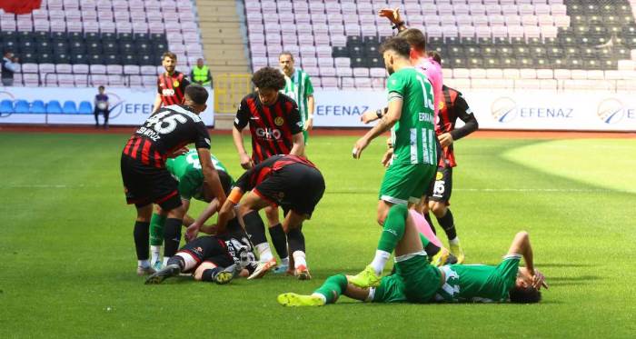 Eskişehirspor maçında 33'üncü dakikada herkesi korkutan olay!