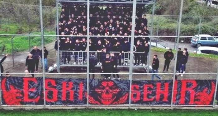 Eskişehirspor maçında bu tribünde kaç taraftar var? Sadece 67 kişilikti... 