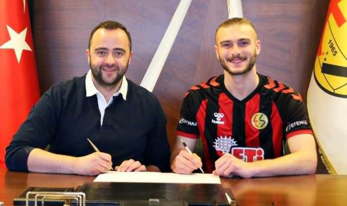 Eskişehirspor onu böyle karşıladı!