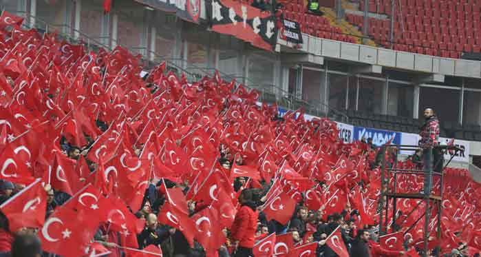 Eskişehirspor taraftarı şehitlerimizi unutmadı!