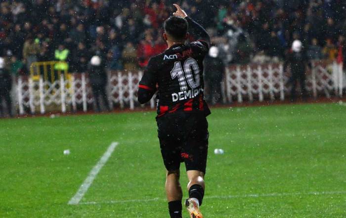 Eskişehirspor taraftarları 12 yıl sonra aynı coşkuyu yaşadı!