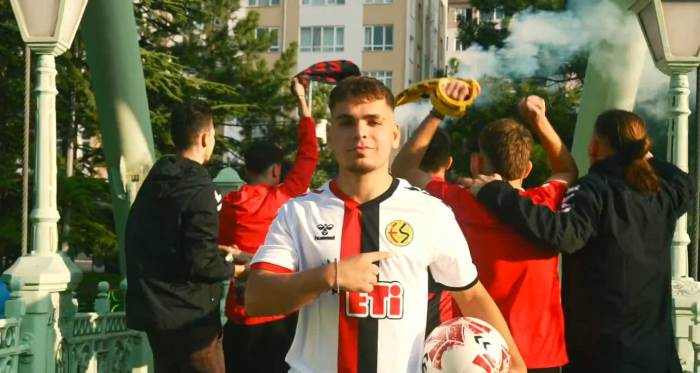 Eskişehirspor yeni sezon formalarını böyle tanıttı!