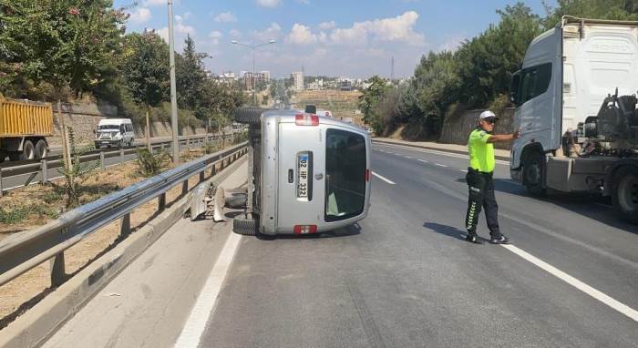 Feci kaza. Direksiyon hakimiyetini kaybetti ve takla attı!