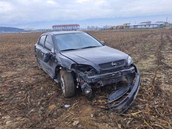 Feci kaza: Otomobil tarlaya uçtu!