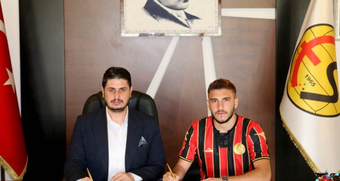 Genç oyuncu Eskişehirspor'a imzayı attı