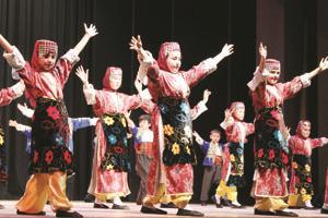 Çocuk ve Gençlik Halk Dansları Topluluğu büyüledi