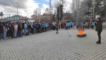 Hisarcık Seydi Resul İmam Hatip Ortaokulunda Deprem Ve Yangın Tatbikatı
