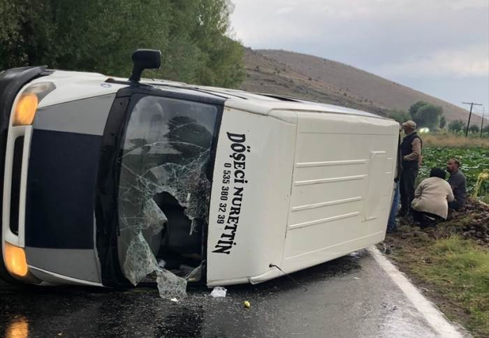 İşçileri taşıyan minibüs kaza yaptı: Çok sayıda yaralı var!