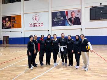 Kadınlar Günü Nedeniyle Voleybol Müsabakası
