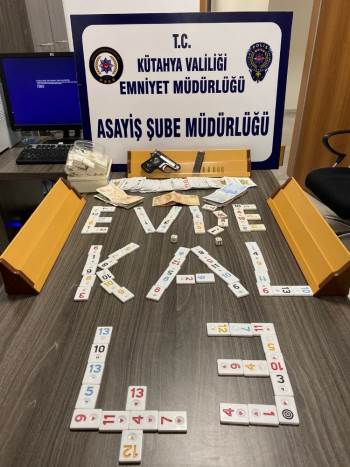 Kahvehanede Kumar Oynayan 25 Kişiye ’Sosyal Mesafe’ Cezası
