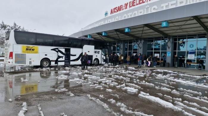 Kar yağışı otobüs seferlerini aksattı