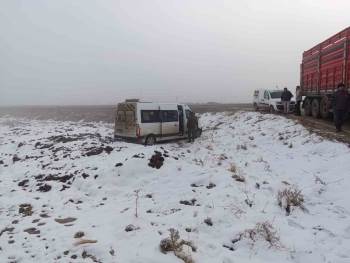 Kayseri'de tır ile servis midibüsü çarpıştı: 1 öğrenci yaralandı