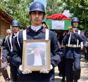 Kıbrıs Gazisi Önal Resmi Törenle Son Yolculuğuna Uğurlandı
