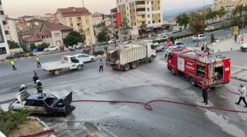 Kırmızı Işıkta Bekleyen Otomobil Alevler İçinde Kaldı
