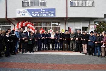 Kütahya Belediyesi Tarafından Cumhuriyet Mahallesine Yaptırılan Emekliler Lokali Hizmete Sunuldu
