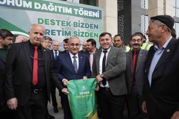 Kütahya Belediyesinden Çiftçilere Tohum Desteği
