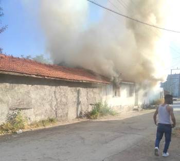 Kütahya’Da Ev Yangını Büyümeden Söndürüldü
