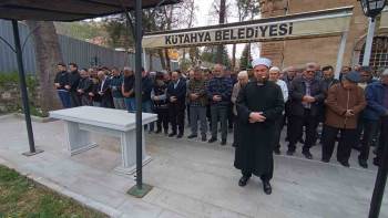 Kütahya’Da Hamas Liderinin Oğulları Ve Torunları İçin Gıyabi Cenaze Namazı Kılındı
