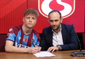 Kütahyalı Muhammed Mustafa Pınarcı, Trabzonspor Forması İle Profesyonel Oldu
