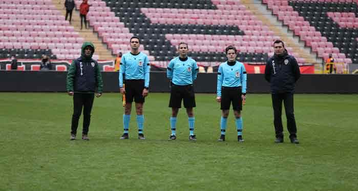 Ofsaytın ne olduğunu bilmeyen hakem Eskişehirspor’un kaderiyle oynadı!