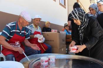 Osmaneli’Nde 2 Bin Kişiye Aşure Dağıtıldı
