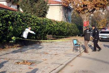 Sakarya'da sokak ortasında kadını öldüren saldırgan her yerde aranıyor!