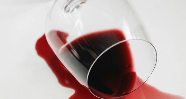 Şarap Lekesi Nasıl Çıkar? Şarap Lekelerinden Kurtulma Yöntemleri