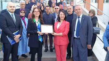 Seçimden Zaferle Ayrılan Pazaryeri Belediye Başkanı Zekiye Tekin Mazbatasını Aldı
