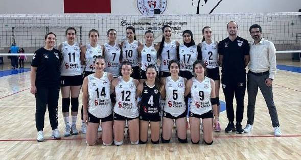 Şehir Koleji, voleybolda üst üste galibiyetler alıyor