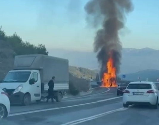 Seyir halindeki tır alev topuna döndü!